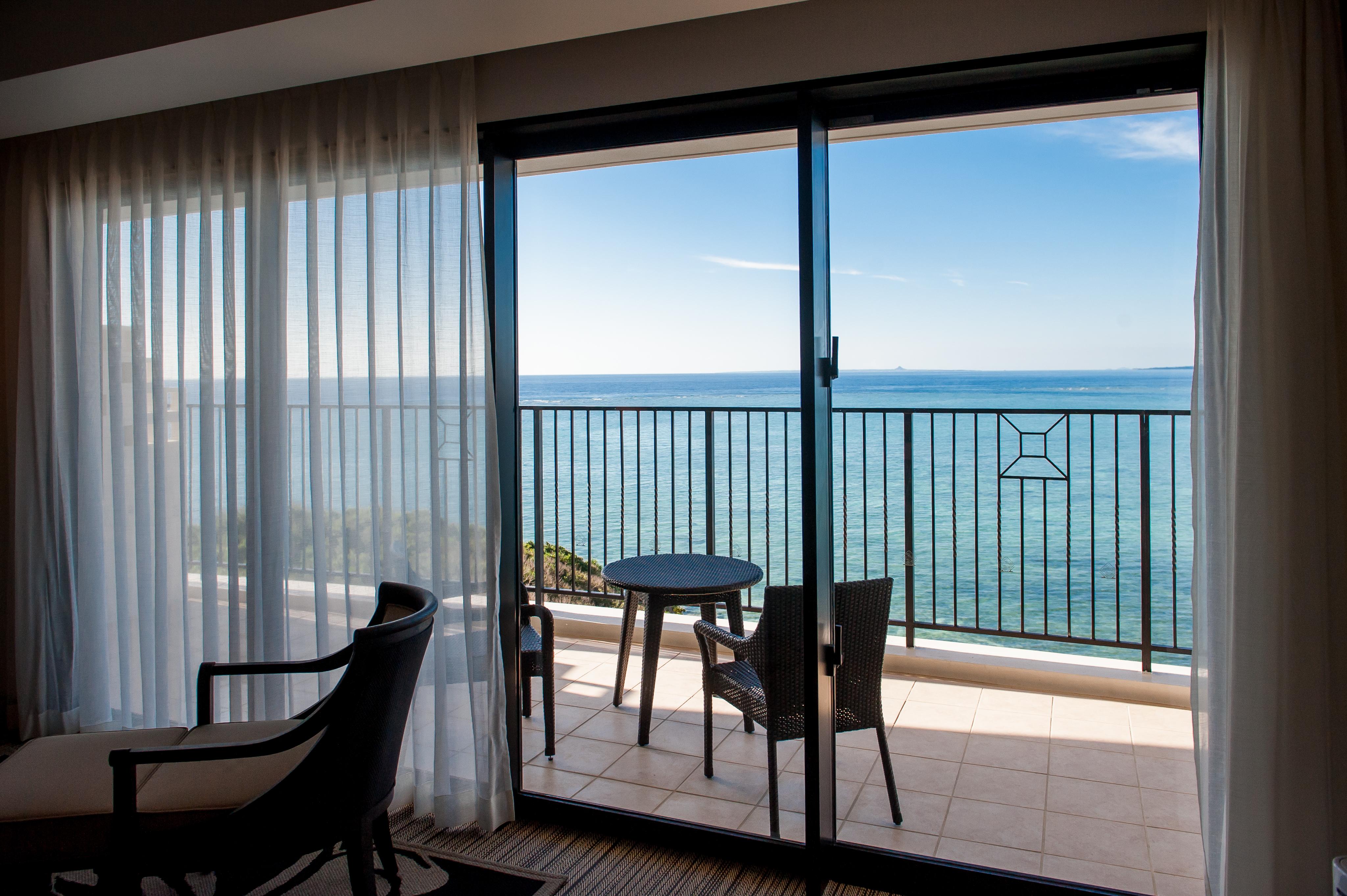 Hotel Monterey Okinawa Spa & Resort Онна Екстериор снимка A sliding door