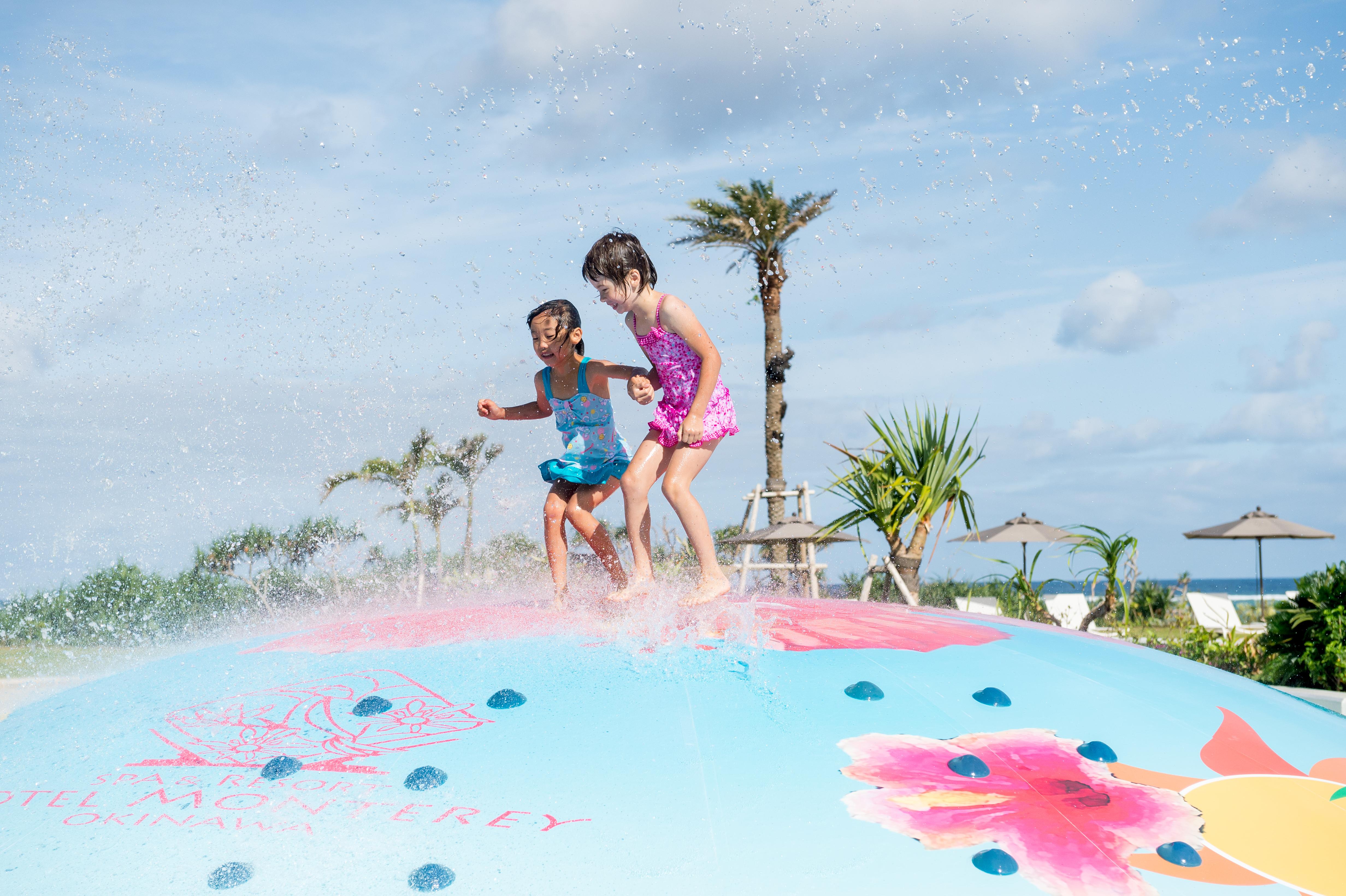 Hotel Monterey Okinawa Spa & Resort Онна Екстериор снимка Splash Island