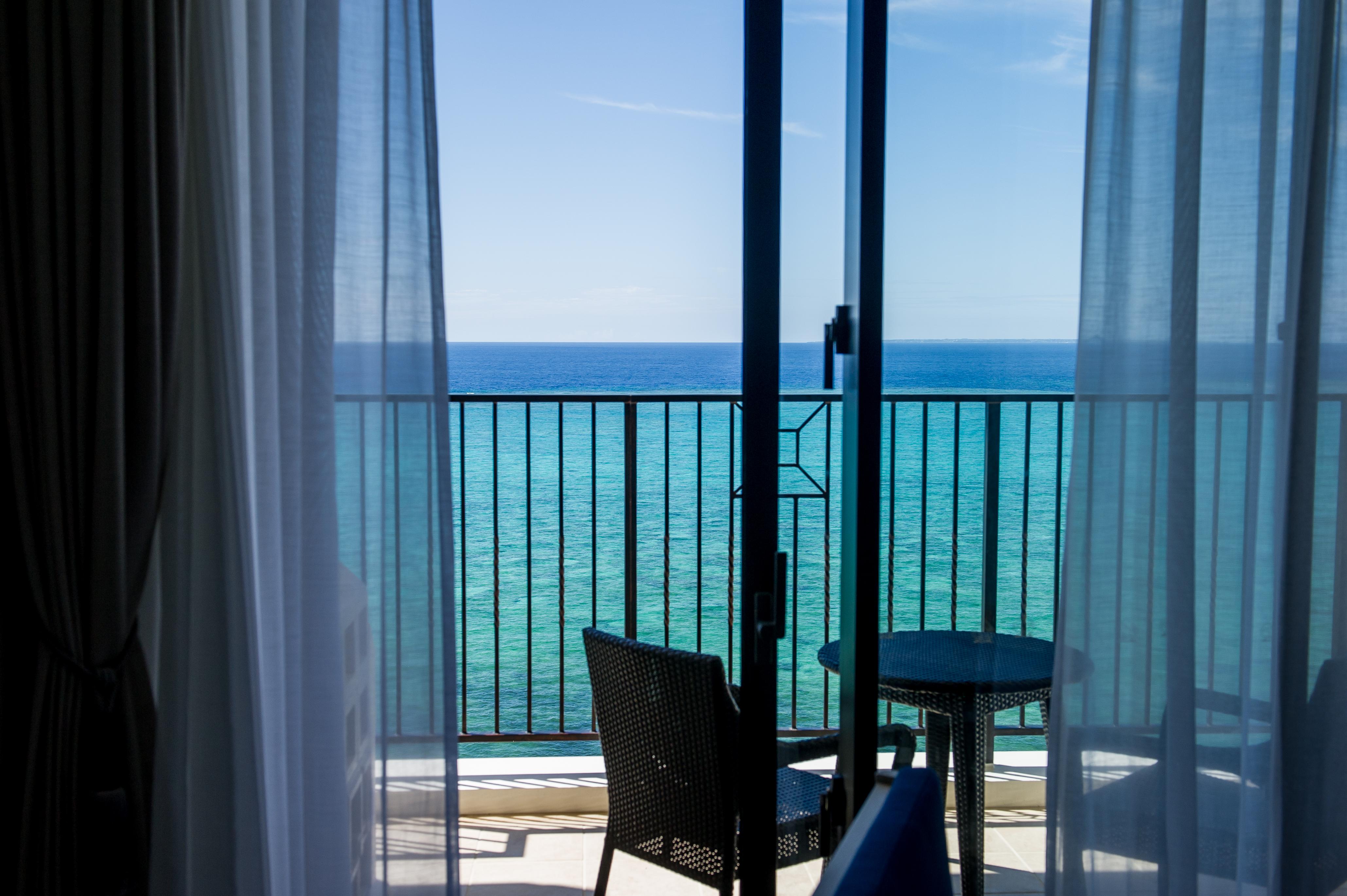 Hotel Monterey Okinawa Spa & Resort Онна Екстериор снимка View from a room at the Hilton