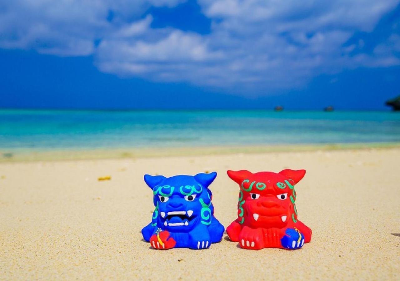 Hotel Monterey Okinawa Spa & Resort Онна Екстериор снимка Shisa statues on the beach of Okinawa