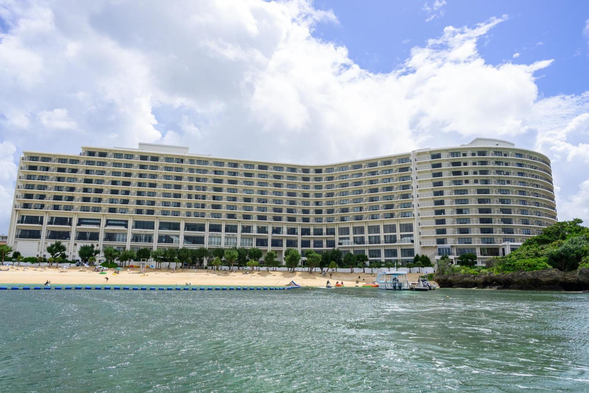 Hotel Monterey Okinawa Spa & Resort Онна Екстериор снимка Hilton Okinawa