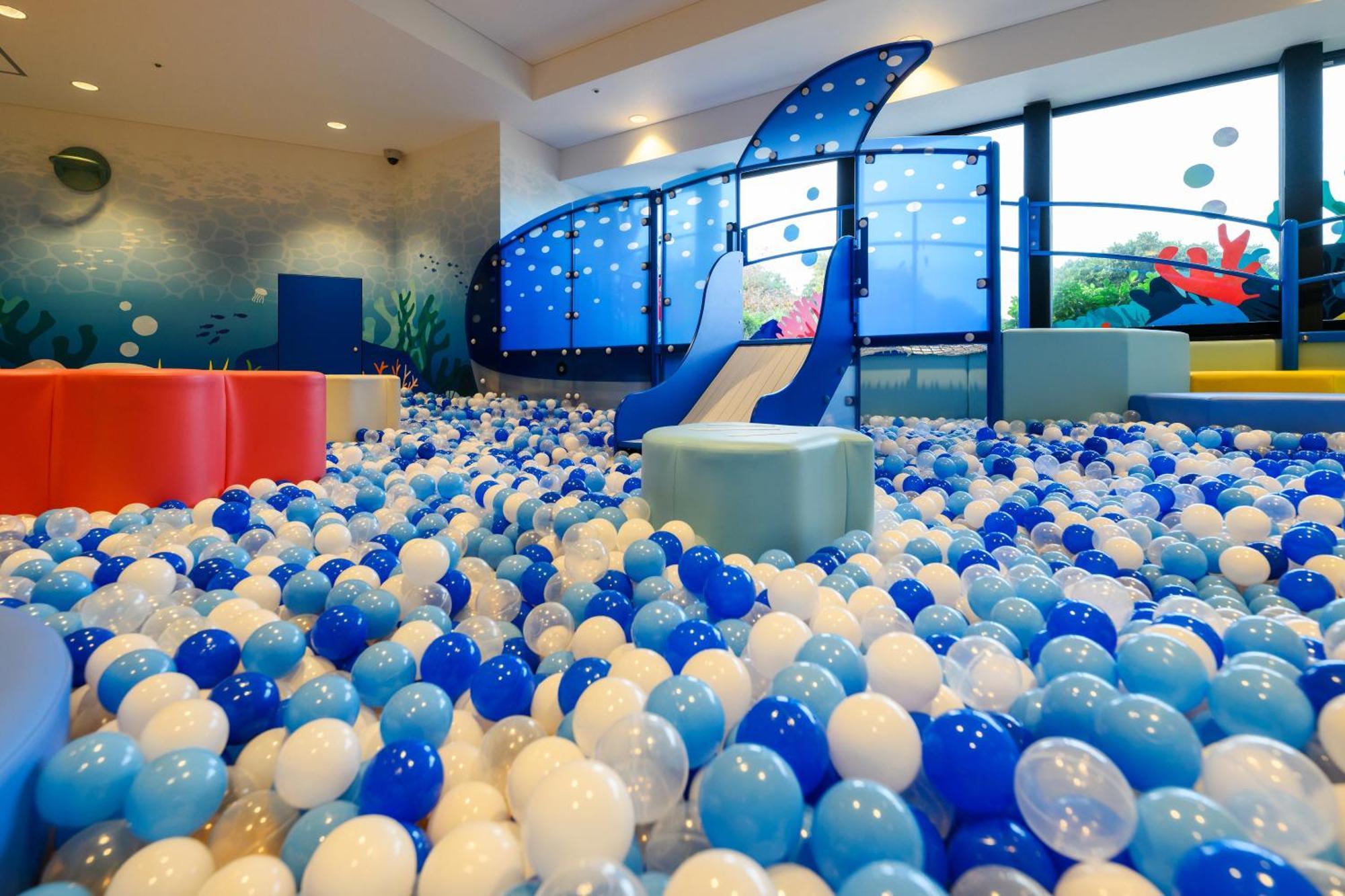 Hotel Monterey Okinawa Spa & Resort Онна Екстериор снимка Ball pit at the Children's Museum of Indianapolis
