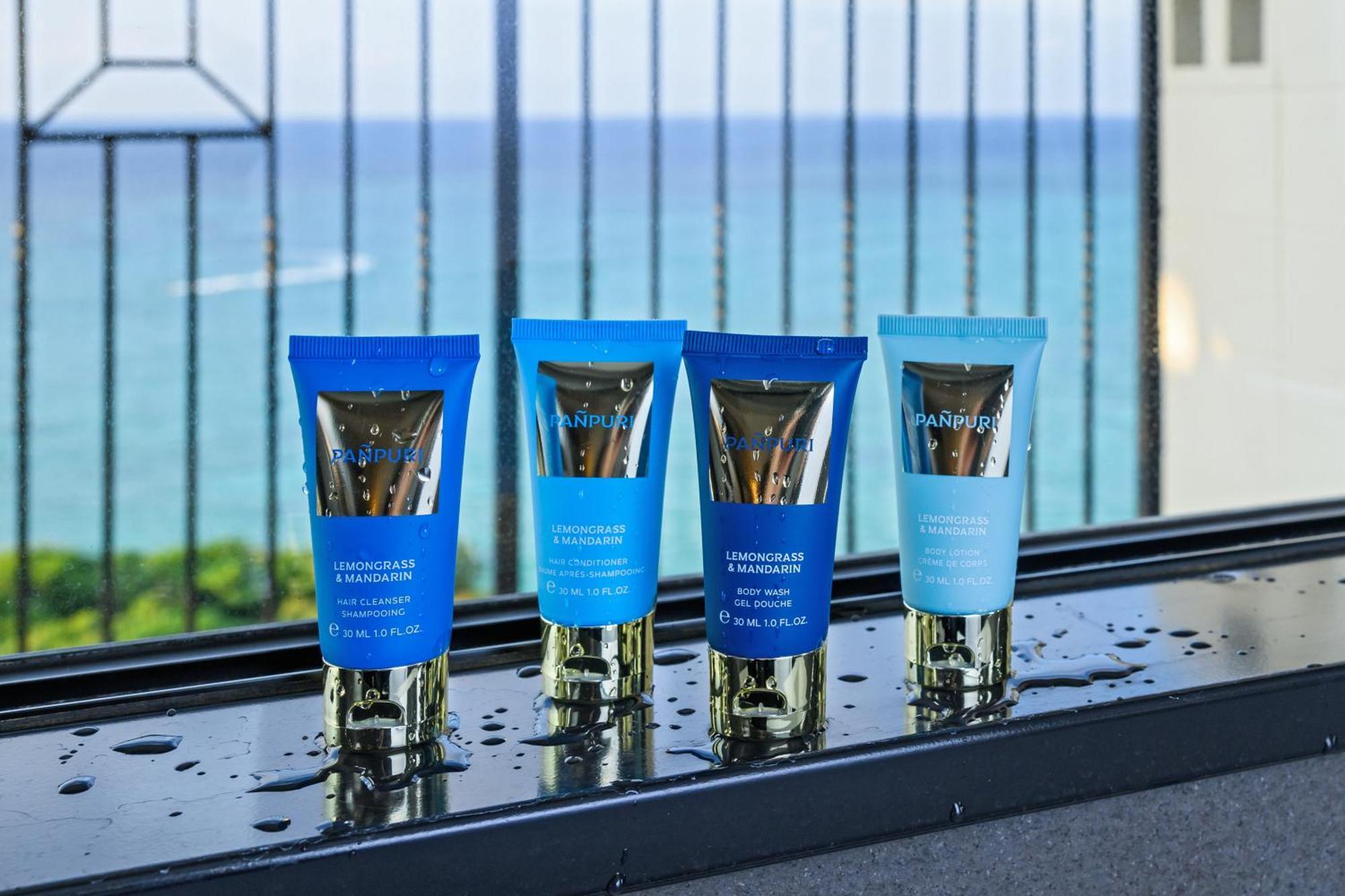 Hotel Monterey Okinawa Spa & Resort Онна Екстериор снимка The Sea Collection